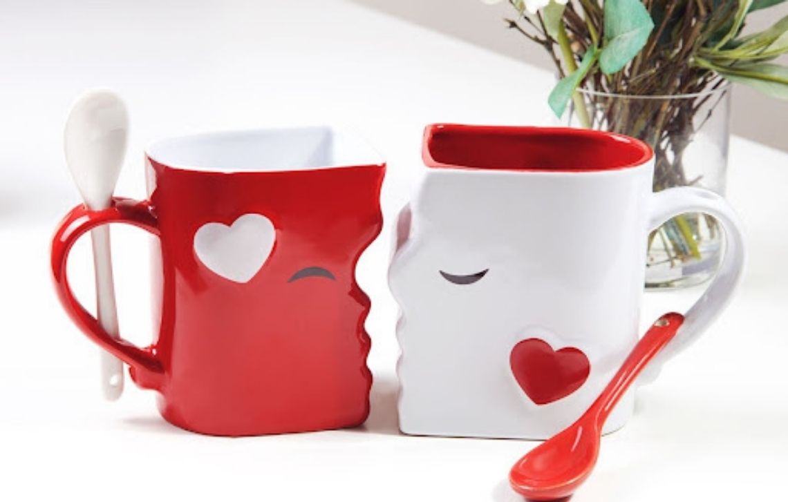 Kissing Mugs