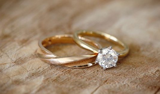 Top 5 ideas For Buying an Engagement Ring For a Girl